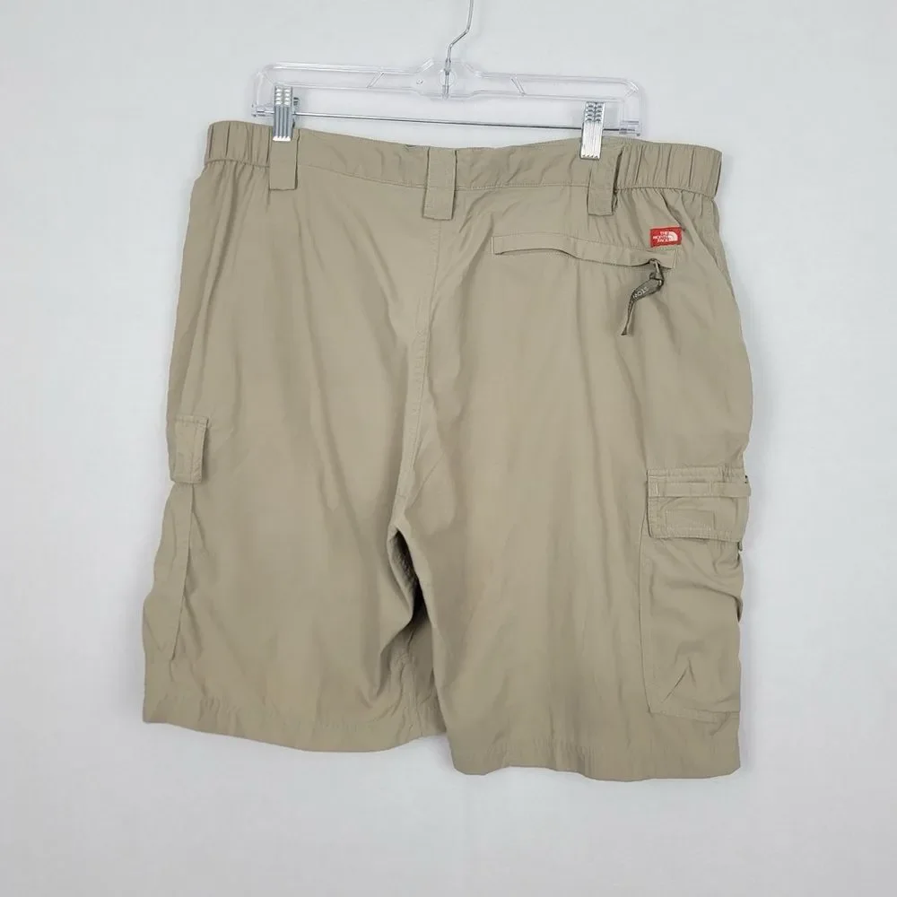 The North Face Men’s XL Khaki Shorts outdoors Athletic Casual